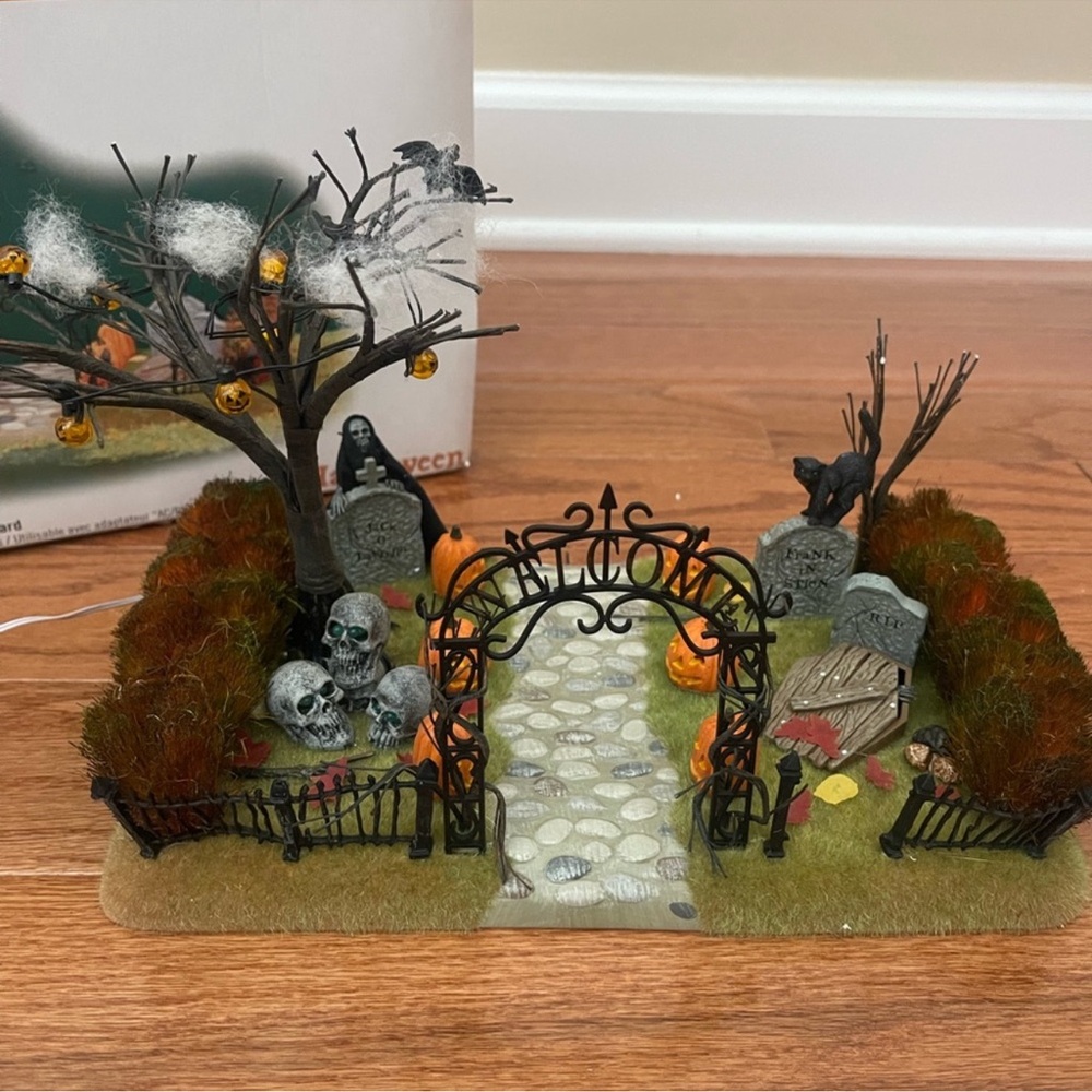 Dept 56 Department 56 Haunted Front Yard Cemetery Halloween Collectible Vintage